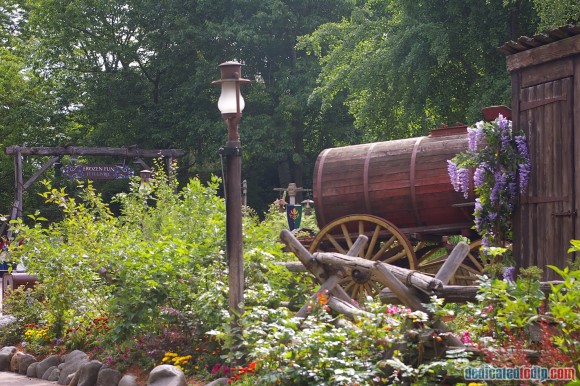 Disneyland Paris Frozen Summer Fun Season Review - Frozen Queue Area