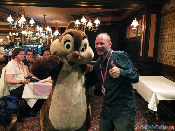 Meeting Dale at the Frozen Summer Fun Dinner in Disneyland Paris