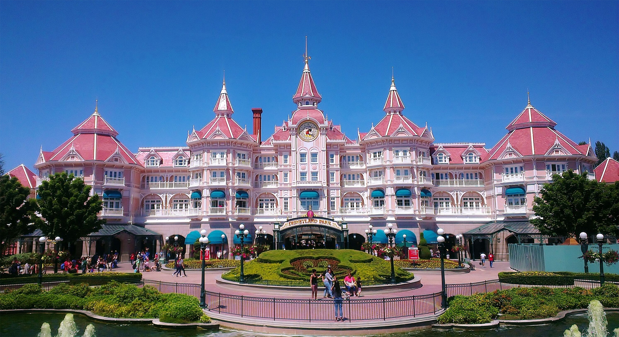 Photos Disneyland Paris Castle Refurbishment - Travel to the Magic