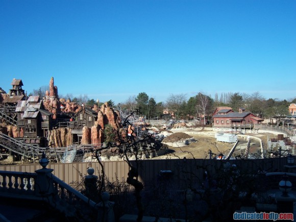 Big Thunder Mountain revealed - the drained Rivers of the Far West in Disneyland Paris