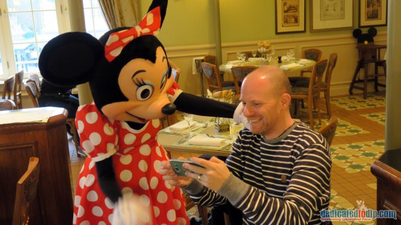 Disneyland Paris Restaurant Review: Inventions - Minnie Mouse
