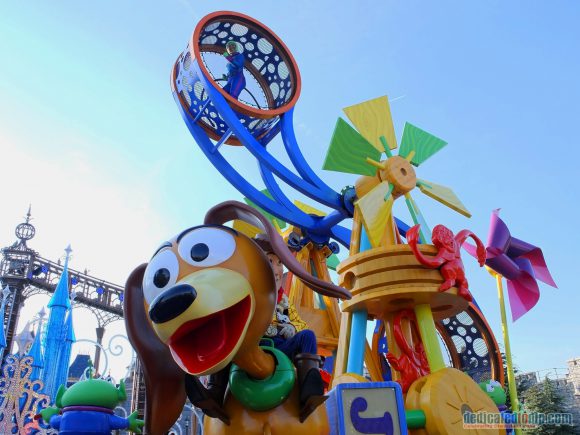 Disney Stars on Parade Float 2 - Discover Friendship