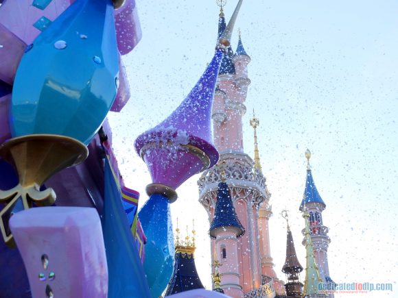 Disney Stars on Parade Float 8 - Discover Wonder