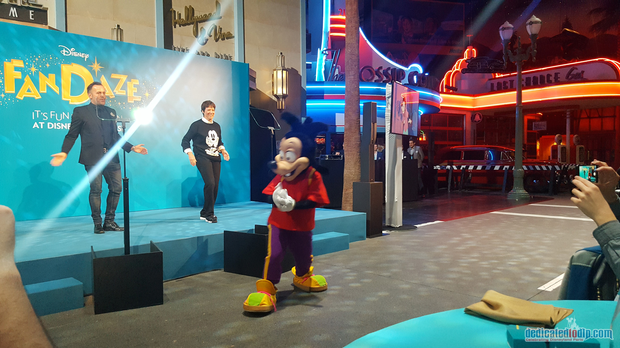FULL Max Live! Gettin' Goofy With It Show at Disney FanDaze, Disneyland  Paris with Many Characters! 
