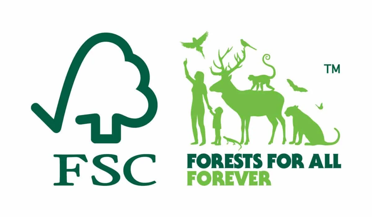 Logo FSC (Forest Stewardship Council) avec le slogan "Forests for All Forever", garantissant une gestion durable des ressources forestières.