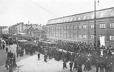 Första maj-tåg dyrtidsdemonstration