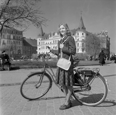 "Fru Walfried" med cykel