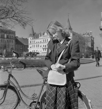 "Fru Walfried" med cykel