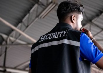 Kan ik beveiliger worden naast mijn huidige werk