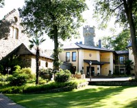 Hotel Burg Schwarzenstein Park auf die Burg
