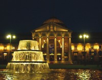 Kurhaus Wiesbaden Brunnen davor