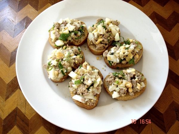 Spargel mit Zuckerschoten-Vinaigrette