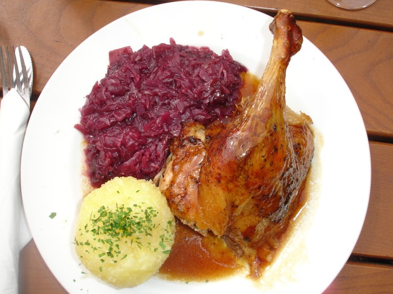 Ente mit Kartoffelknödel und Blaukraut