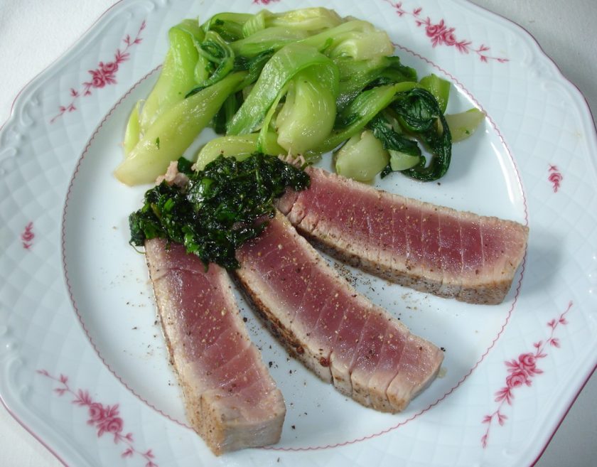 Thunfischsteak mit Pak Choi und Korianderkrautpesto