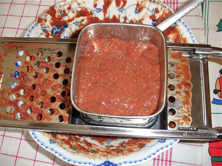 Leberspätzle mit Wammerl, Sauerkraut und Salzkartoffeln Leberspätzle mit Wammerl, Sauerkraut und Salzkartoffeln