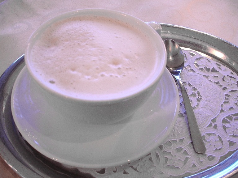 Sahnewindbeutel im Café Palmenhaus