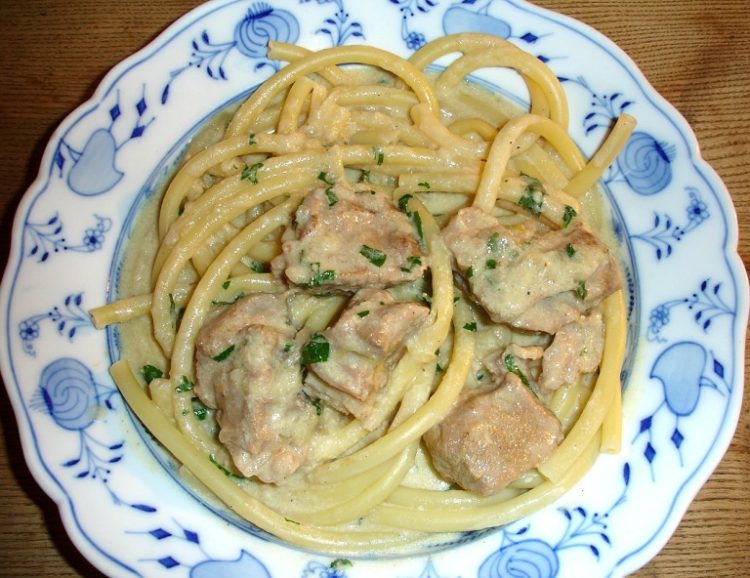 Kalbsgulasch mit Makkaroni – Der Mut Anderer Kalbsgulasch mit Makkaroni – Der Mut Anderer