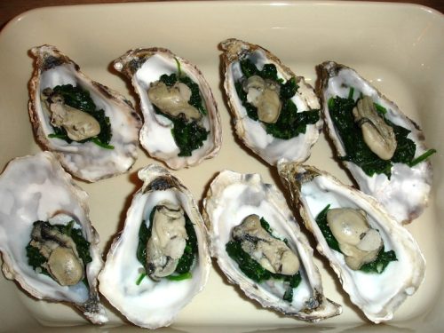 Austern mit Spinat und Sauce Hollandaise
