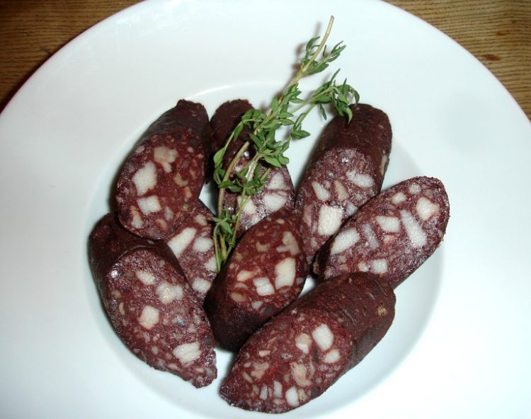 Kartoffelsuppe mit gebratener Blutwurst – Der Mut Anderer