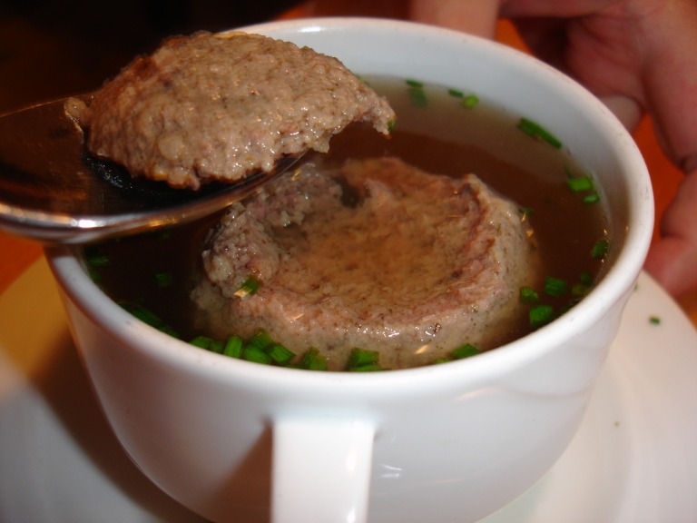 Leberknödelsuppe