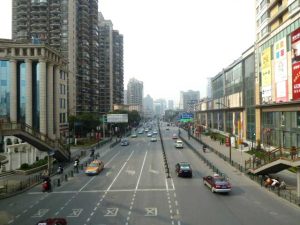 Fuxing Road vom Fußgängerübergang gesehen