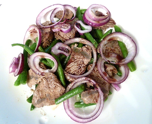 Rindfleischsalat mit grünen Bohnen und Kernöl