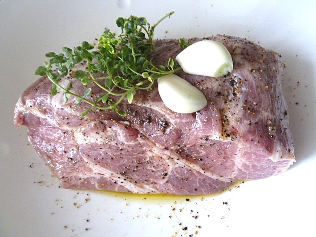 Schweinenackenbraten mit Champignonrahmsoße