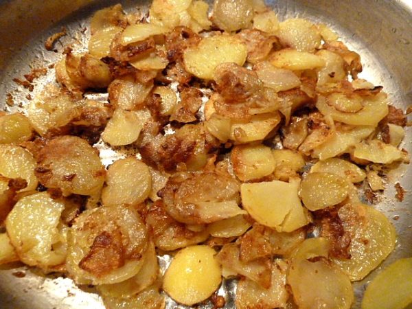 Zwiebelrostbraten mit Bratkartoffeln