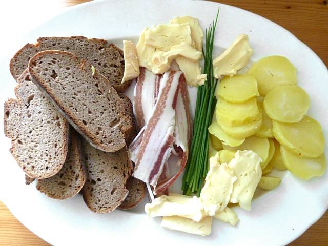 Brot und Zutaten