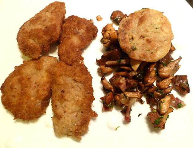 Filet Wienerschnitzel, Pfifferlinge und gebratene Semmelknödel