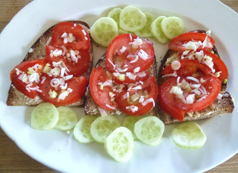 Bauernkrusten mit Tomaten