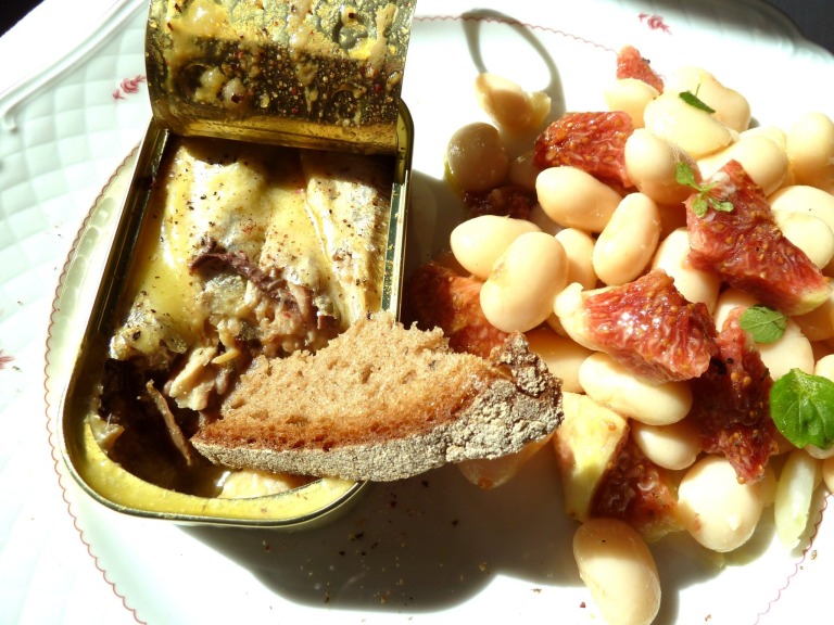 Sardinen in Salzbutter mit Feigen-Bohnensalat