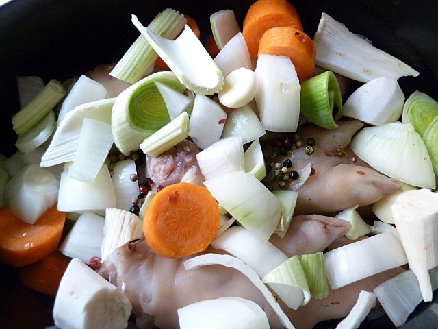 Pfoten mit Gemüse aufsetzen