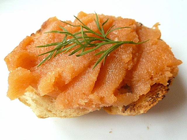 Canapes mit Fischbelag