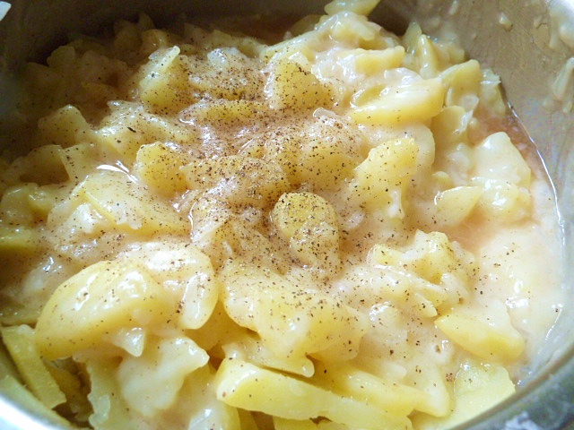 Saures Kartoffelgemüse mit abgebräunter Regensburger – Der Mut Anderer Saures Kartoffelgemüse mit abgebräunter Regensburger – Der Mut Anderer