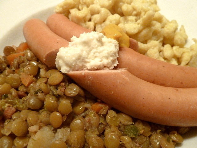 Linsengemüse mit Spätzle und Wiener Würstchen