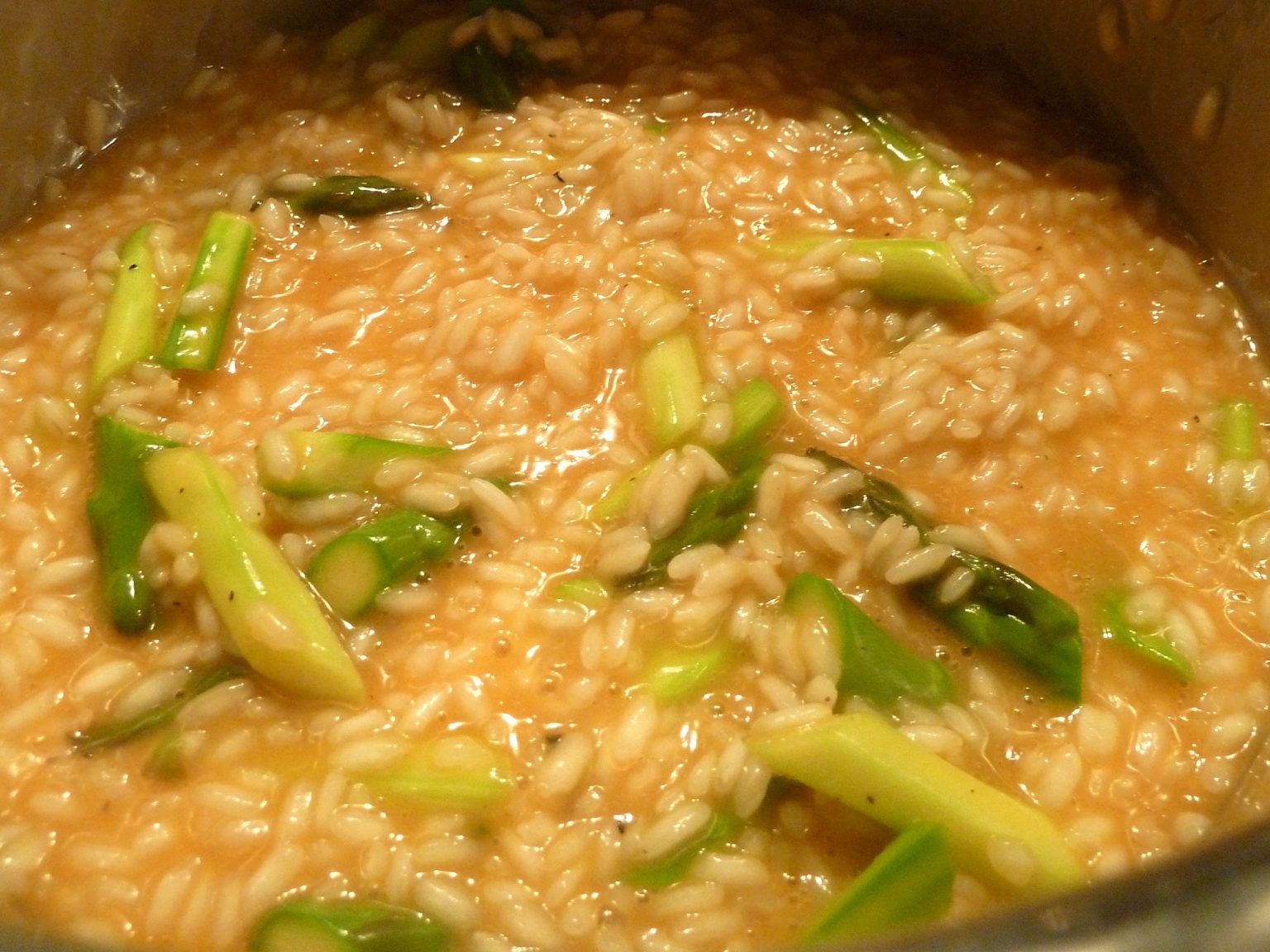 Risotto mit wilden Shrimps, Spargel und geräucherten Heilbutt