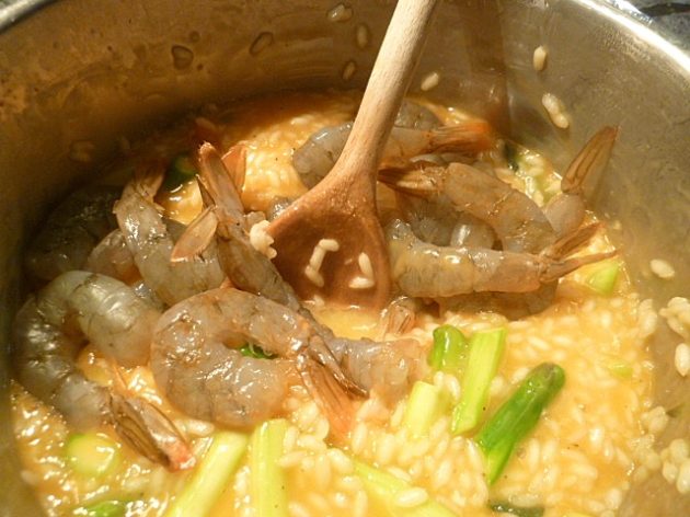 Risotto mit wilden Shrimps, Spargel und geräucherten Heilbutt