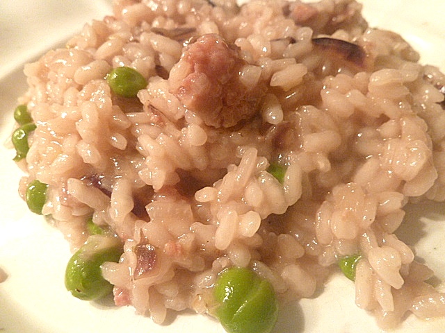 Risotto mit frischen Erbsen, Radicchio und Salsiccia