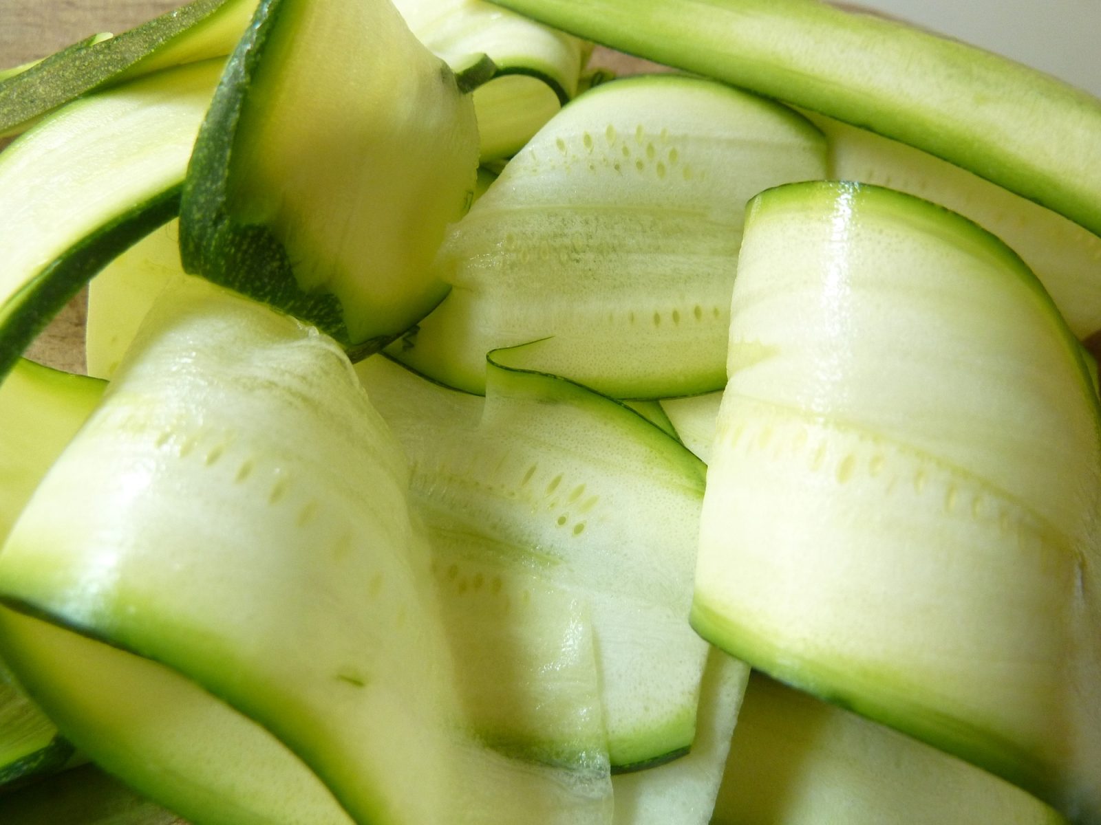 Jakobsmuscheln auf Trevisano-Zucchini Gemüse Jakobsmuscheln auf Trevisano-Zucchini Gemüse