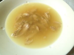 Pure Hühnersuppe mit Fleischeinlage