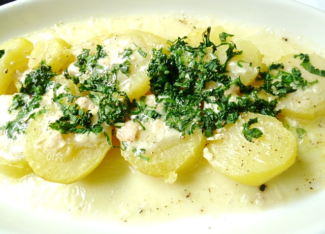 Kartoffelscheiben, überbacken mit Vacherin und Bärlauch