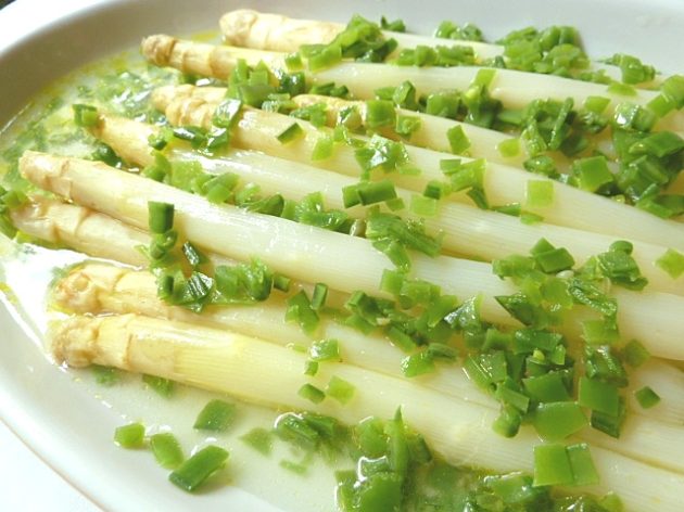 Spargel mit Zuckerschoten-Vinaigrette – Der Mut Anderer