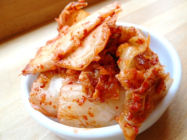 Jeyuk Bokkeum, Kimchi und Rindfleischsuppe beim Koreaner