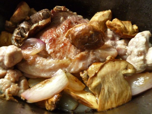 Kalbskotelett mit Steinpilzen und Kalbsbries