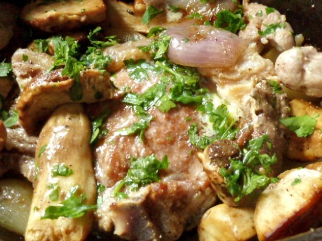 Kalbskotelett mit Steinpilzen und Kalbsbries