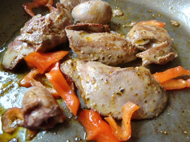 Innereien vom Kaninchen mit Chorizo-Grünkohlgemüse