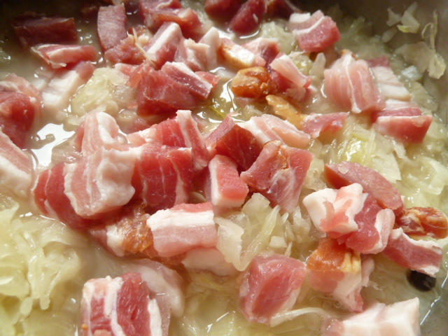 schweinepfoten-und-kassler-mit-sauerkraut-der-mut-anderer