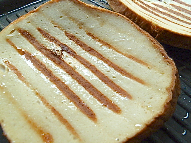 Kalbskäse mit Gouda und Spiegelei