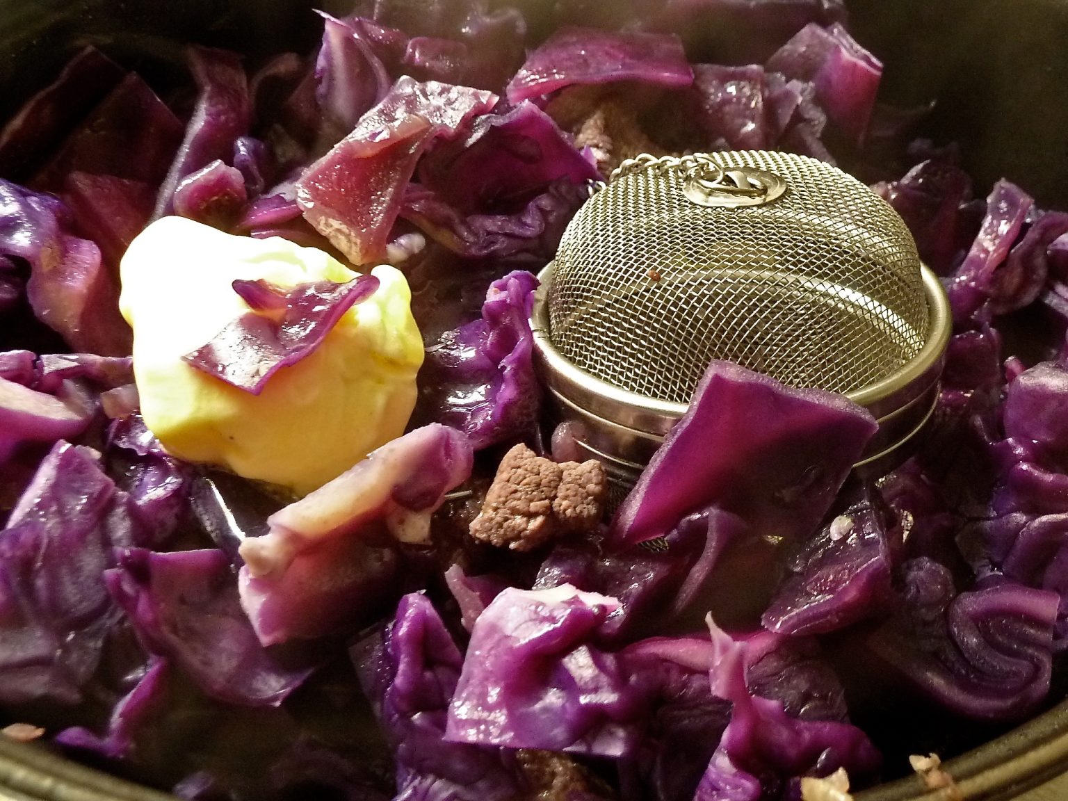 Yak-Gulasch mit Blaukraut